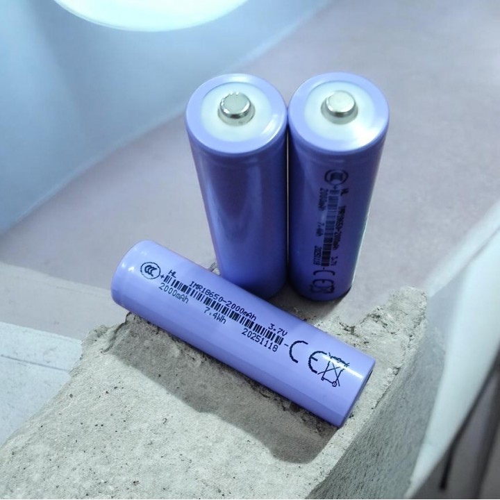 Акумуляторна батарея 18650 2000 mAh 3.7V